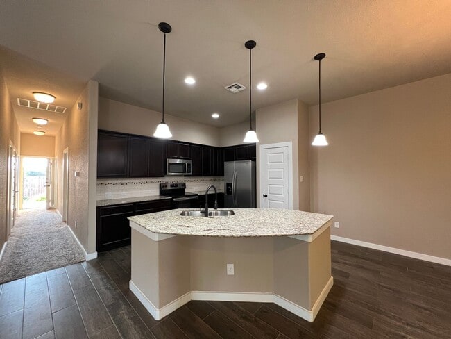 Building Photo - Luxury 3 Bed-2 Bath Duplex in NBTX!