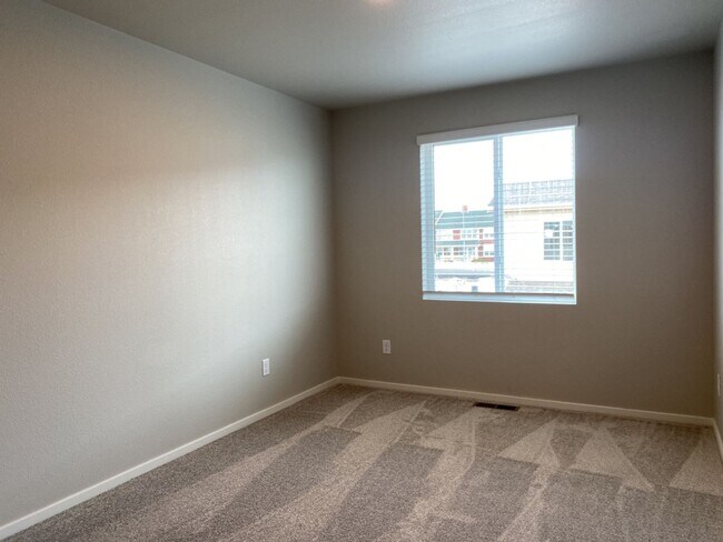 Building Photo - Stunning Townhome in Northridge Trails