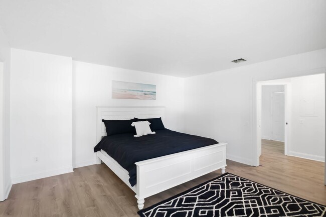 Building Photo - 7447 Hawkins Rd