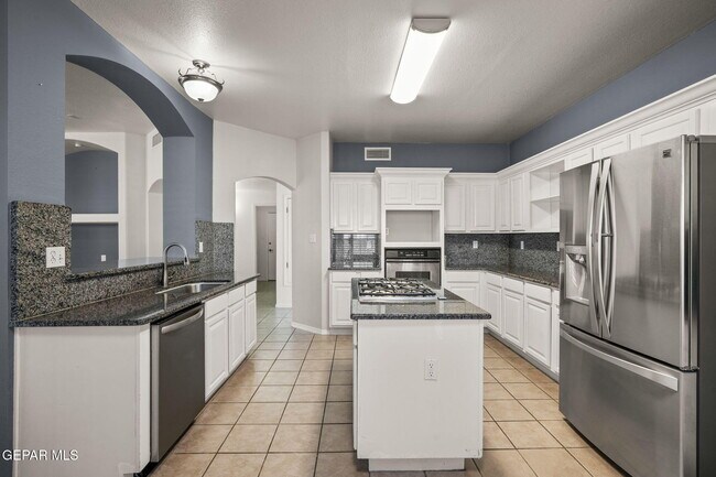 Building Photo - 695 Paseo del Mar Dr