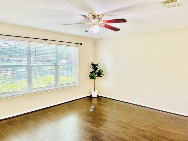 Building Photo - 17223 Shadow Ledge Dr