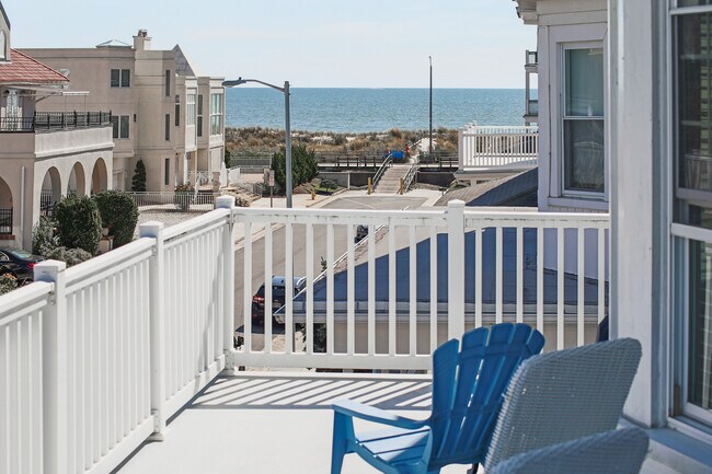 Building Photo - 100 S Amherst Ave