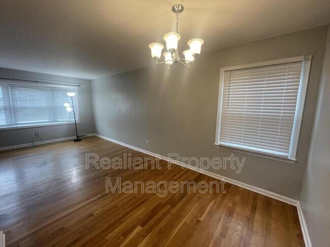 Building Photo - 1220 Gainesway Dr