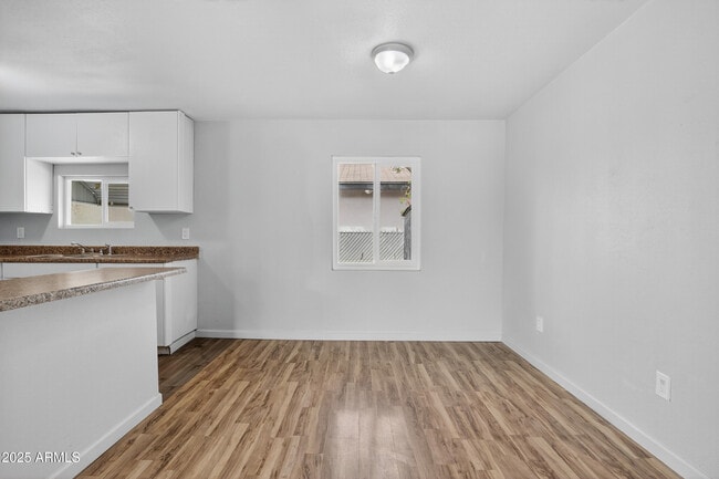 Building Photo - 1410 S 24th Ave