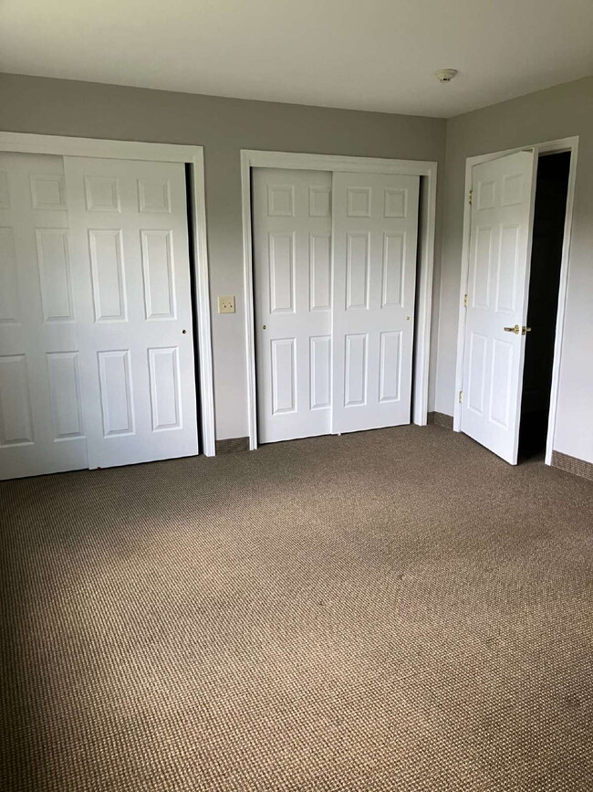 Building Photo - 2 Bedroom Townhome in Fairport Available October 1!