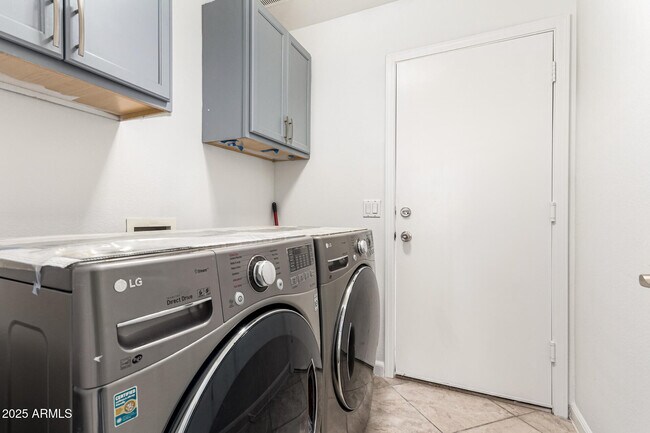 Building Photo - 1825 E Arabian Dr