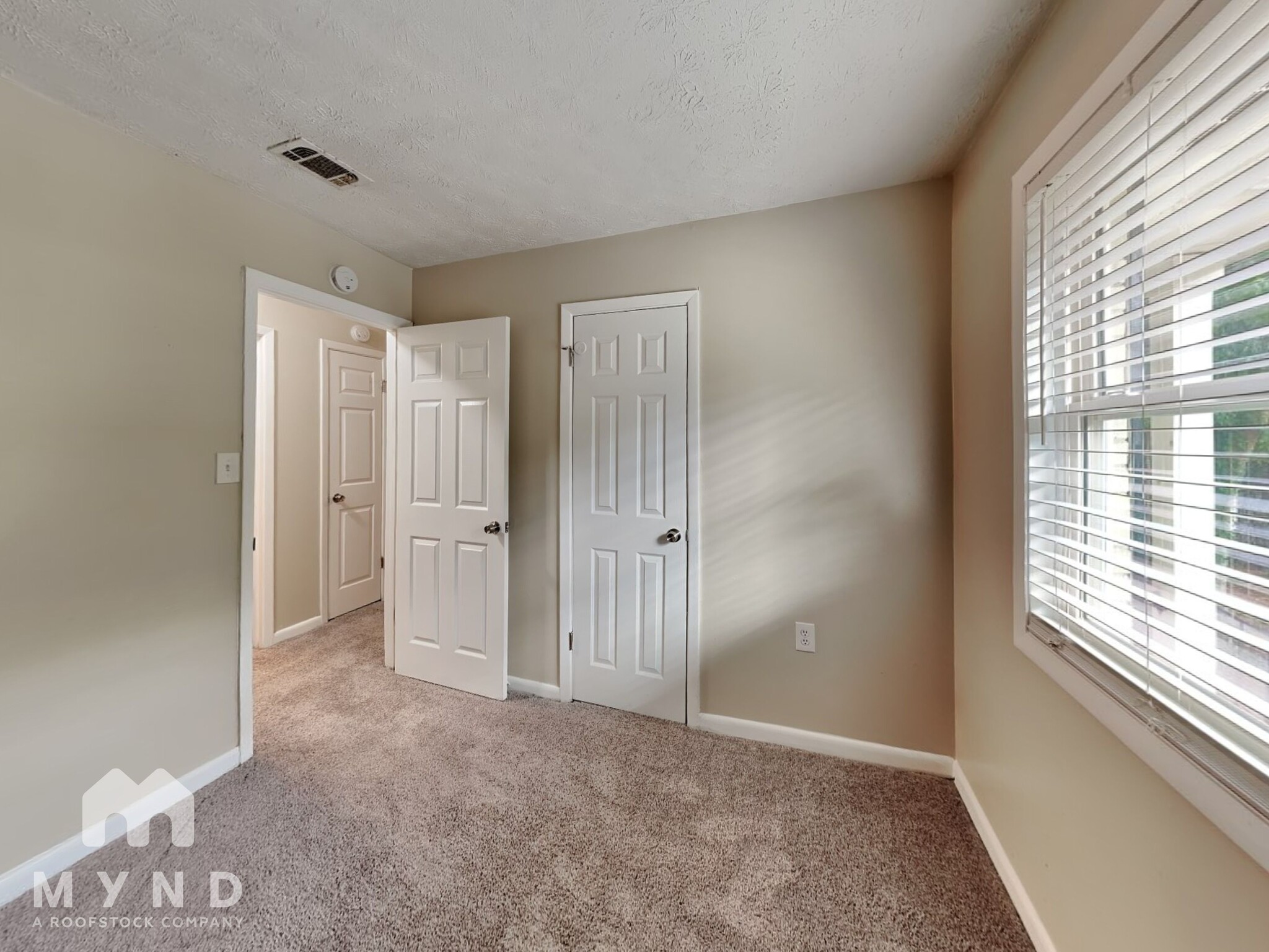 Building Photo - 4561 St Andrews Dr SW