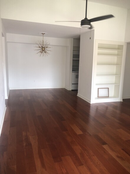 Hardwood Floors - 3300 Pebblebrook Dr