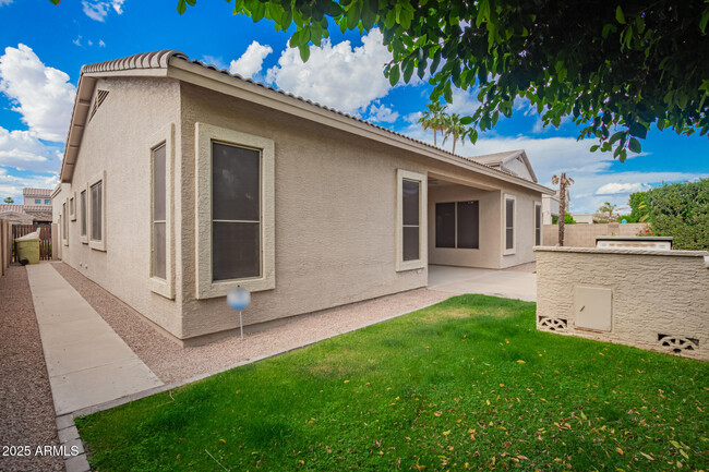 Building Photo - 6923 W Lone Cactus Dr