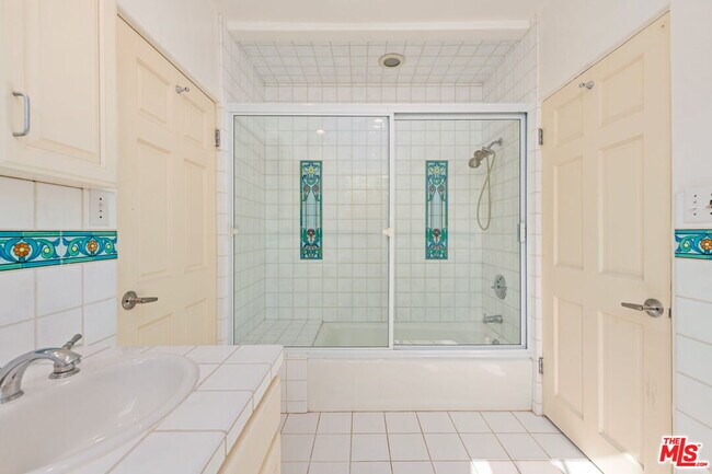 Building Photo - 139 S Anita Ave