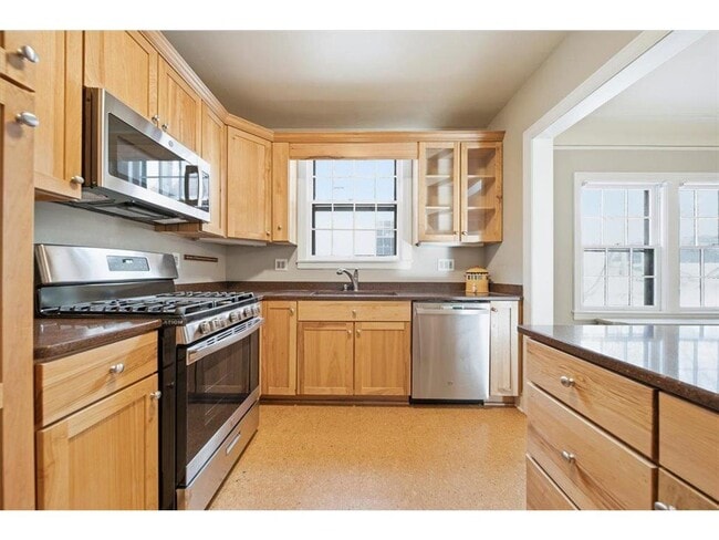 Building Photo - 3540 Irving Ave S