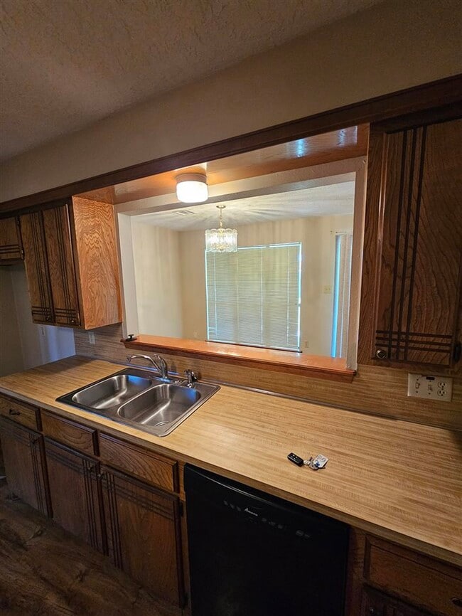 Building Photo - 5216 NW Ashby Ave