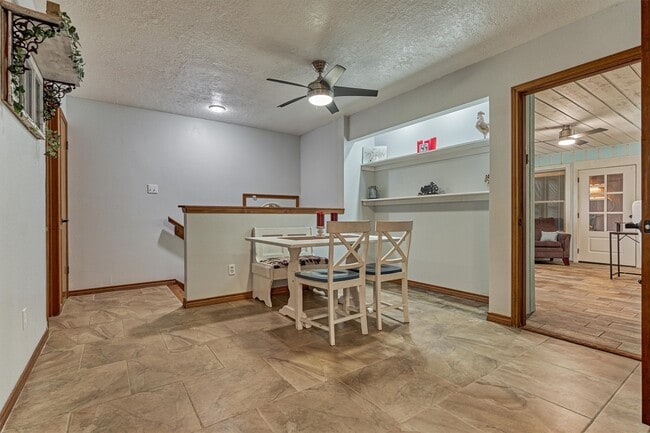 Building Photo - 660 Hillcrest Dr