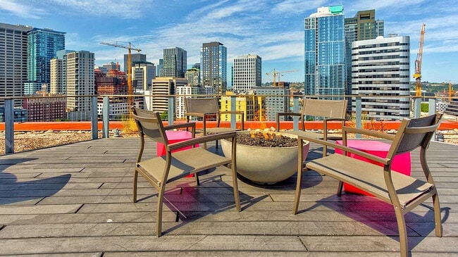 Pine Minor Rooftop Deck - Pine + Minor