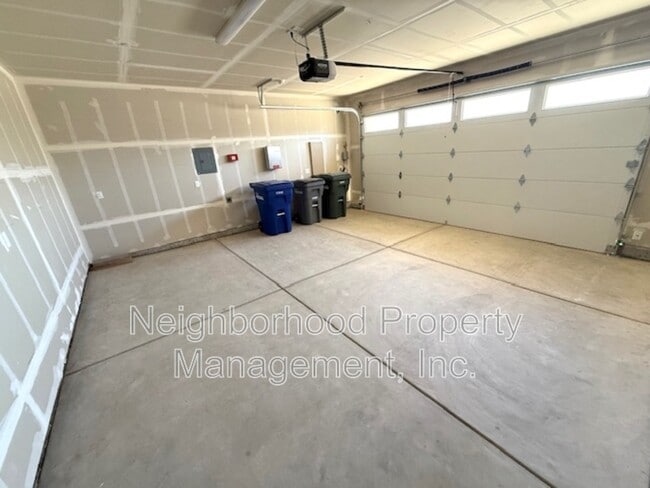 Building Photo - 6550 E Carmen Ave