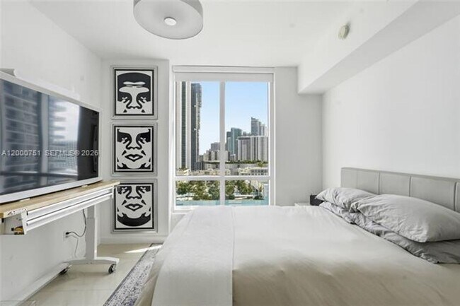 Building Photo - 601 NE 27th St