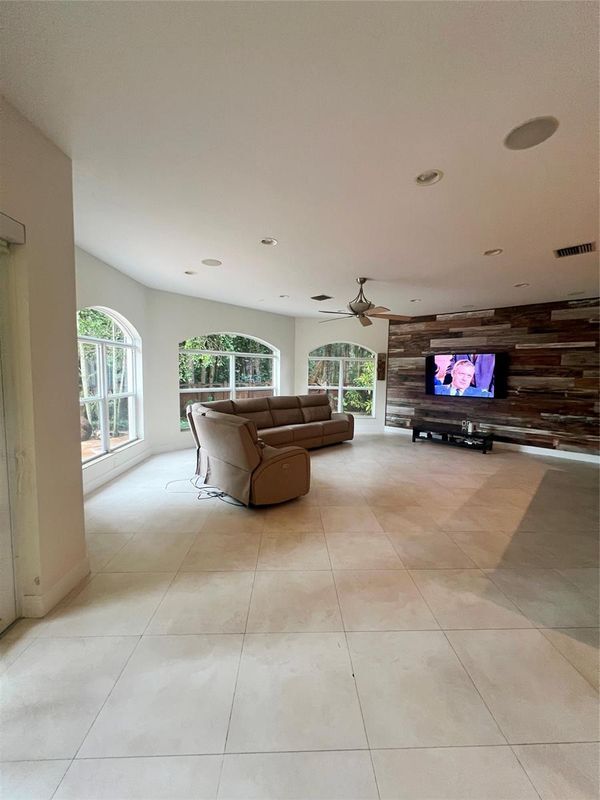 Building Photo - 6301 SW 58th Ct