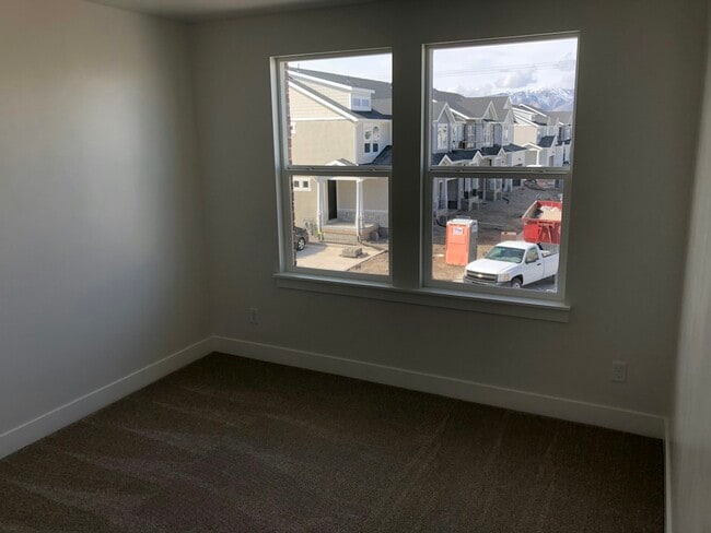 Building Photo - 594 N 260 W