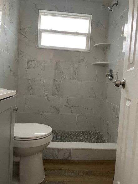 Building Photo - 3902 W Sligh Ave