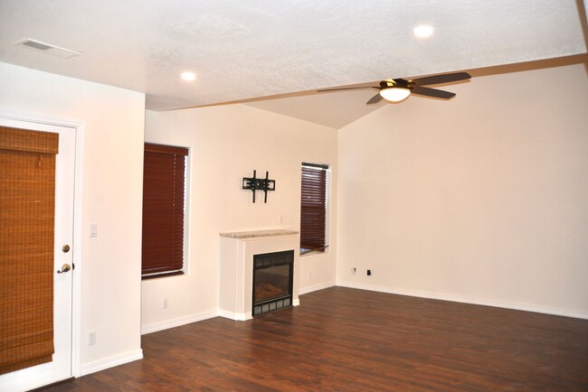 Building Photo - Totally Remodeled. Hurry Won't Last Long!