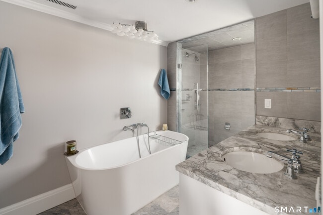 Building Photo - 187 Dolphin Cove Quay