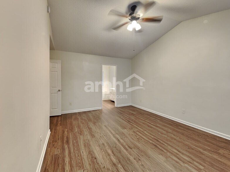 Building Photo - 2106 Forest Edge Dr