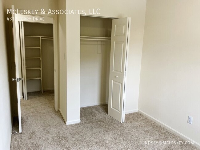 Building Photo - 4312 Terry Dr