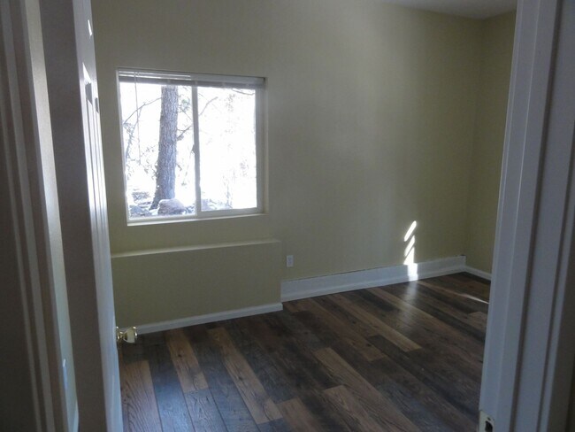Building Photo - 30856 Kings Valley Way