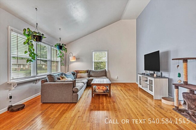 Building Photo - 3166 Galloway Dr