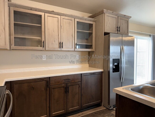 Building Photo - 1067 Barnes Dr W