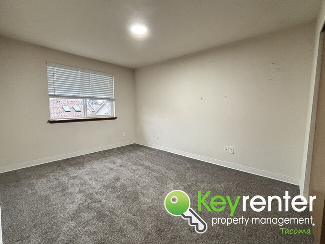 Building Photo - Spacious 3-Bedroom Home in Quiet Lakewood Cul-de-Sac