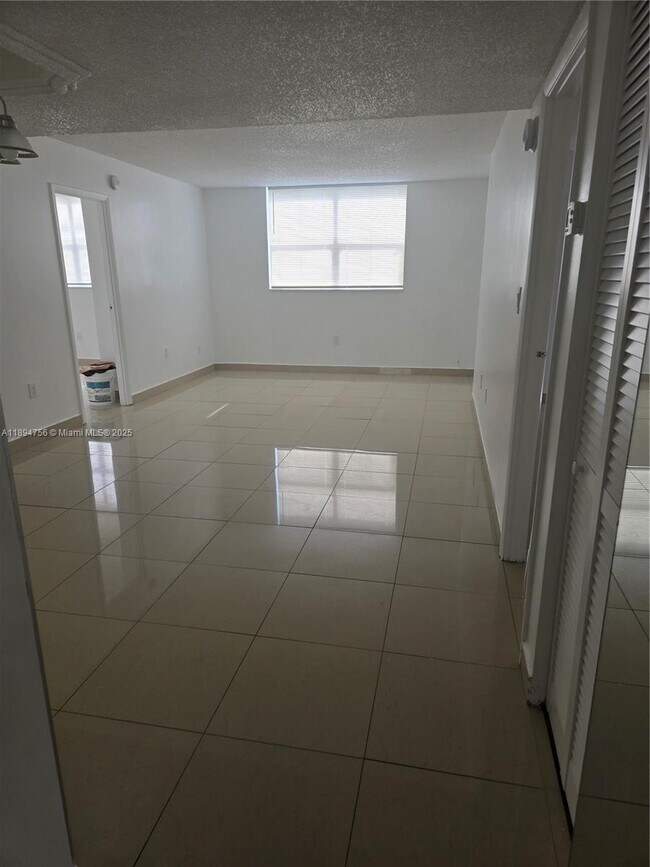 Building Photo - 4675 W 18th Ct