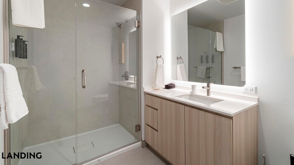 Building Photo - 513 S Damen Ave