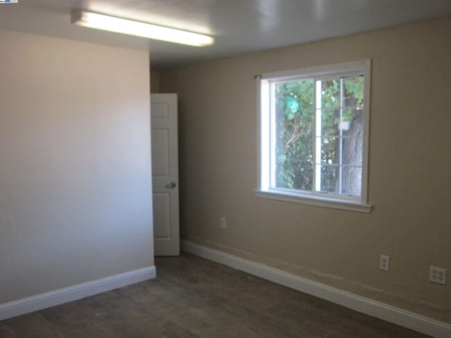Building Photo - 2275 Bennington Ln