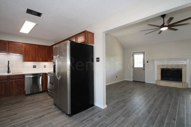 Building Photo - Updated Beauty! A Must See!