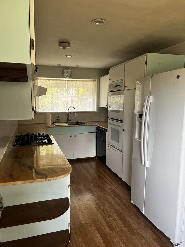 Building Photo - 146 Hawthorn Ln