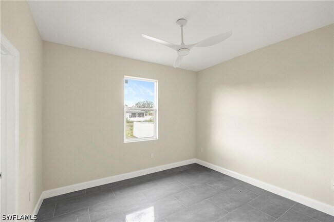 Building Photo - 1043 Albert Ave