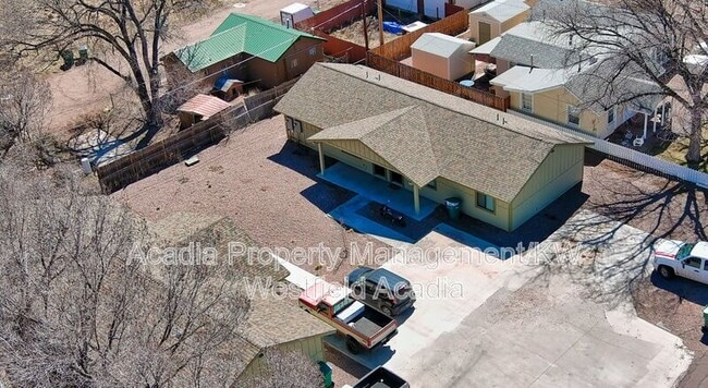 Building Photo - 561 N 10th Pl