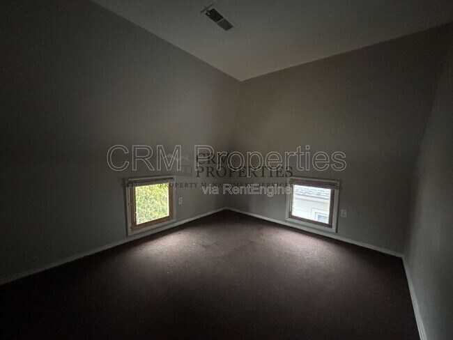 Building Photo - 1039 S Washington St