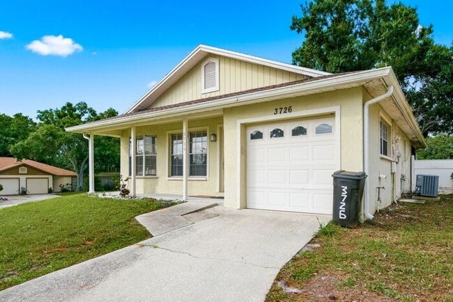 Building Photo - Single Family Home in Lake St George