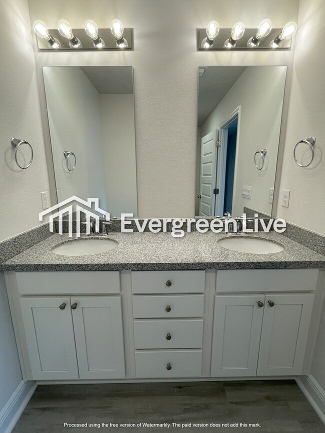 Building Photo - 9807 Fowler Ave