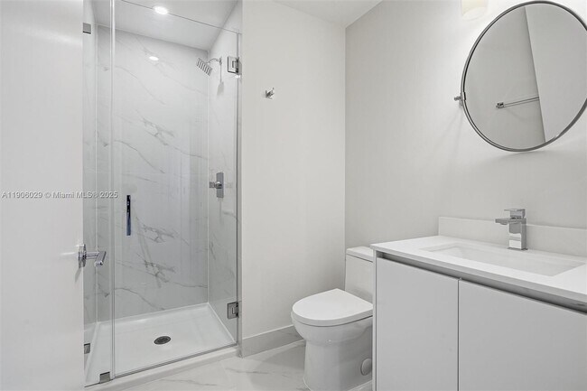 Building Photo - 700 NE 24th St