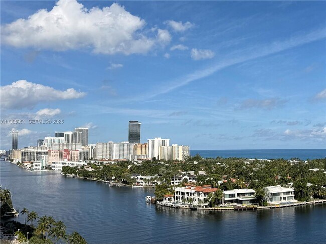 Building Photo - 20515 E Country Club Dr