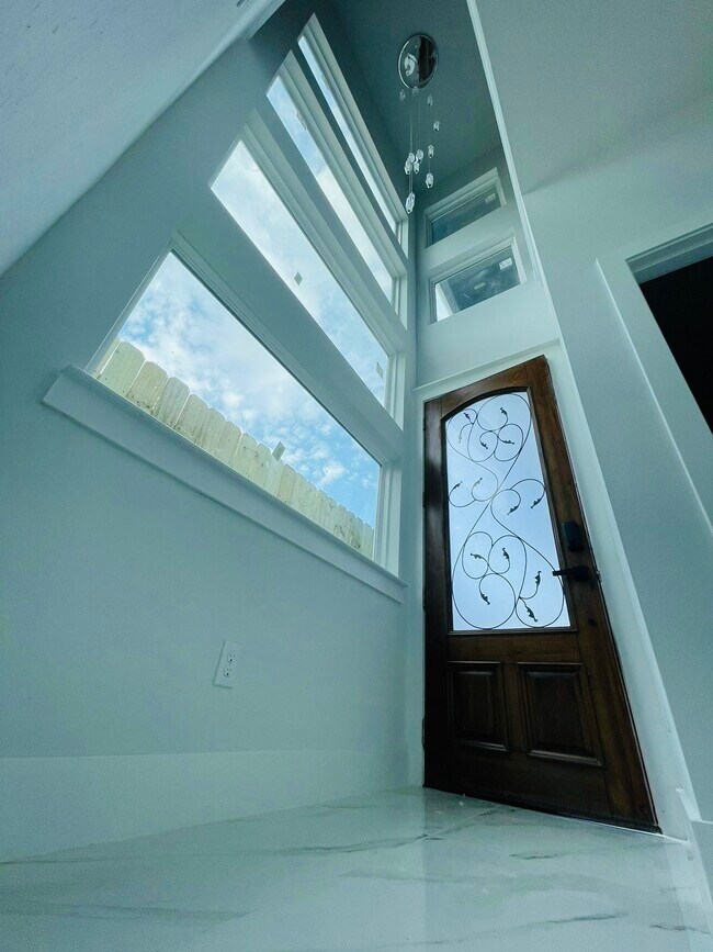 Building Photo - 8123 St Louis St