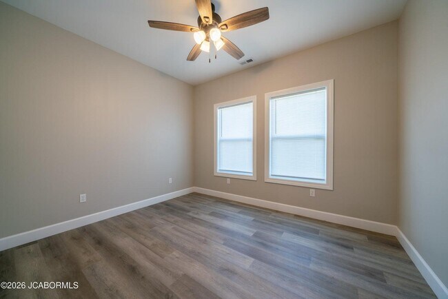 Building Photo - 726 Vine Dr
