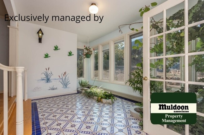 Building Photo - Beautiful 3 bedroom home with two car garage in Old Broadmoor