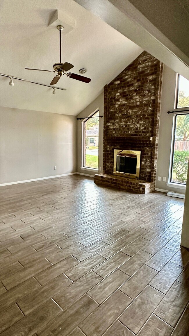 Building Photo - 17411 Chicory Dr