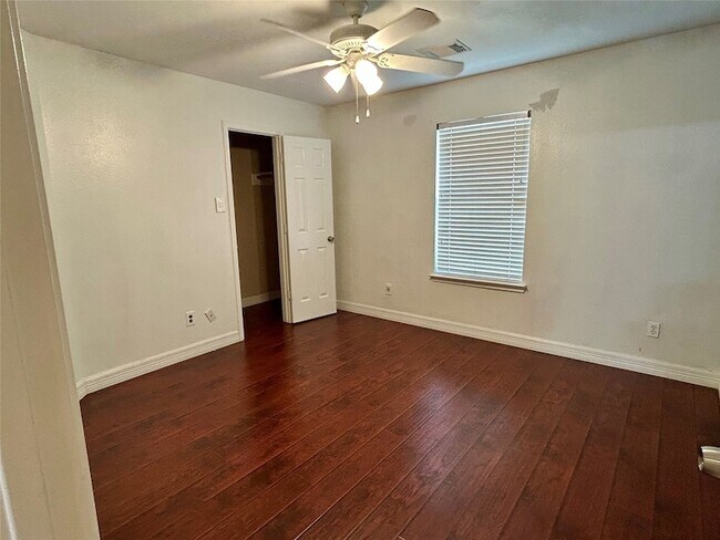 Building Photo - 5319 Lindenchase