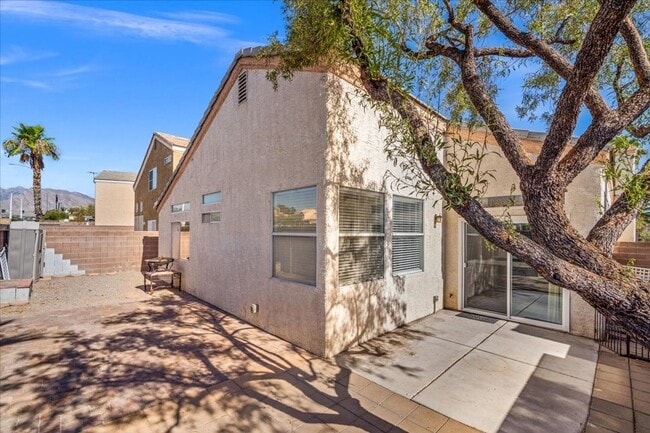 Building Photo - Single Story 3 Bedroom Home with Open Concept