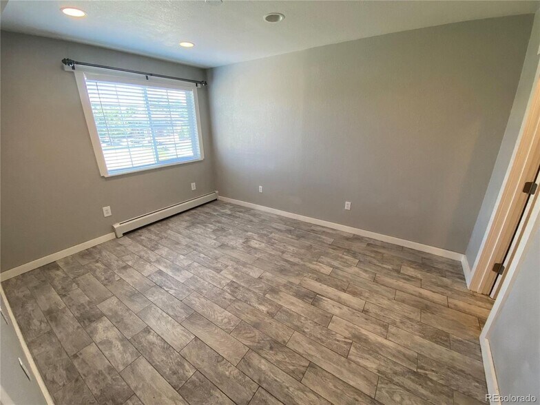 Building Photo - 1064 Chambers Ct